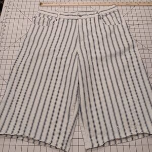 Vintage Tag Rag Long Shorts, 36, White w/ pinstripes, Great condition